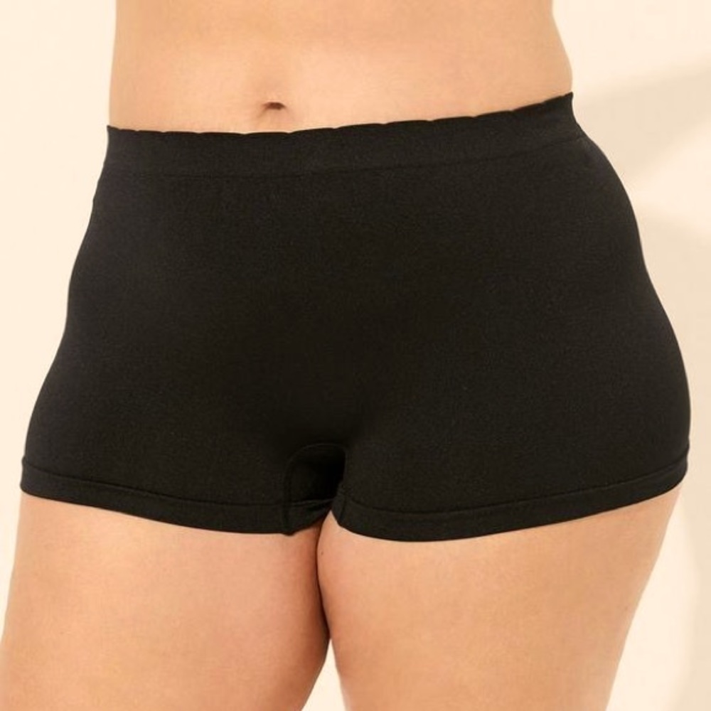Torrid- Seamless Smooth Mid-Rise Boyshort Panty